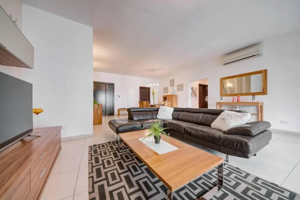 Modern And Spacious 3 Bedroom Apt In St Julian'S Saint Julian's